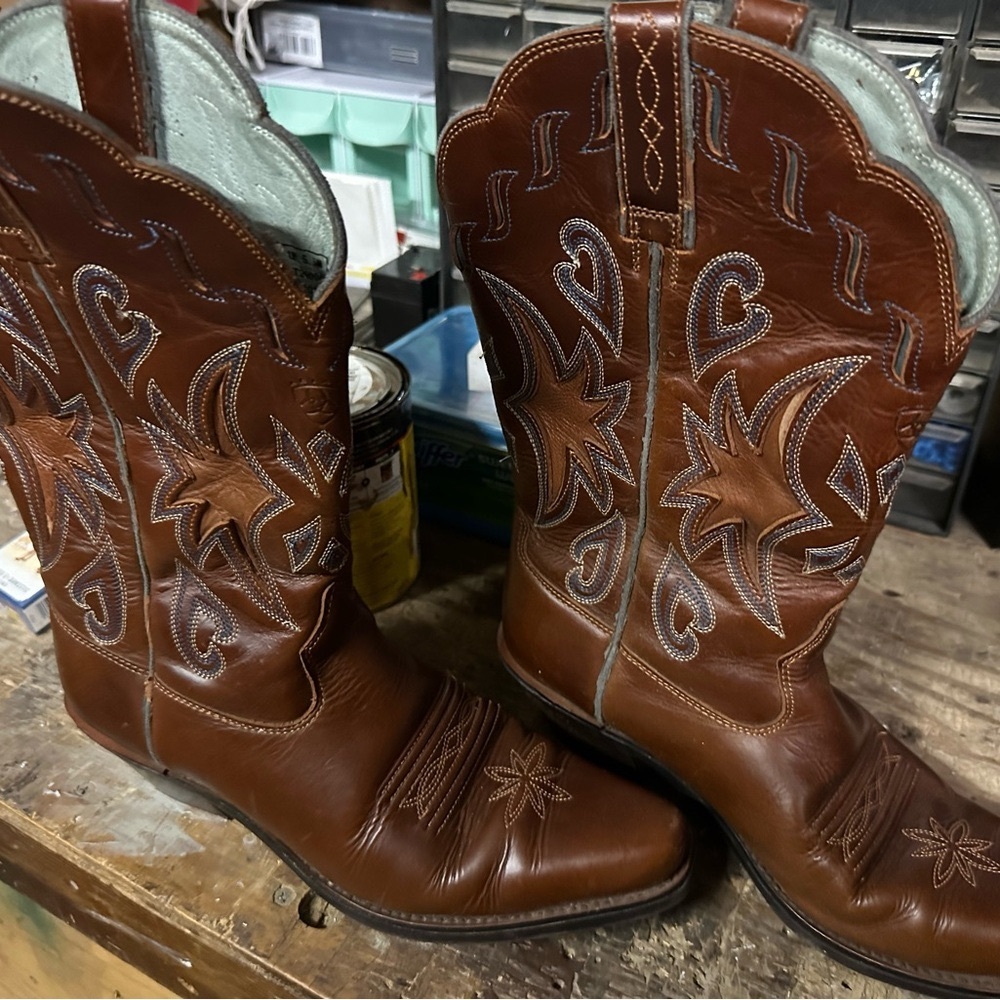 Ariat Women’s Cowboy Boots (size 8)